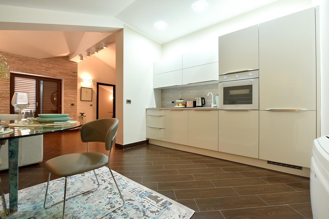 Maniva Penthouse By The Sea Apartment โกตอร์ ภายนอก รูปภาพ