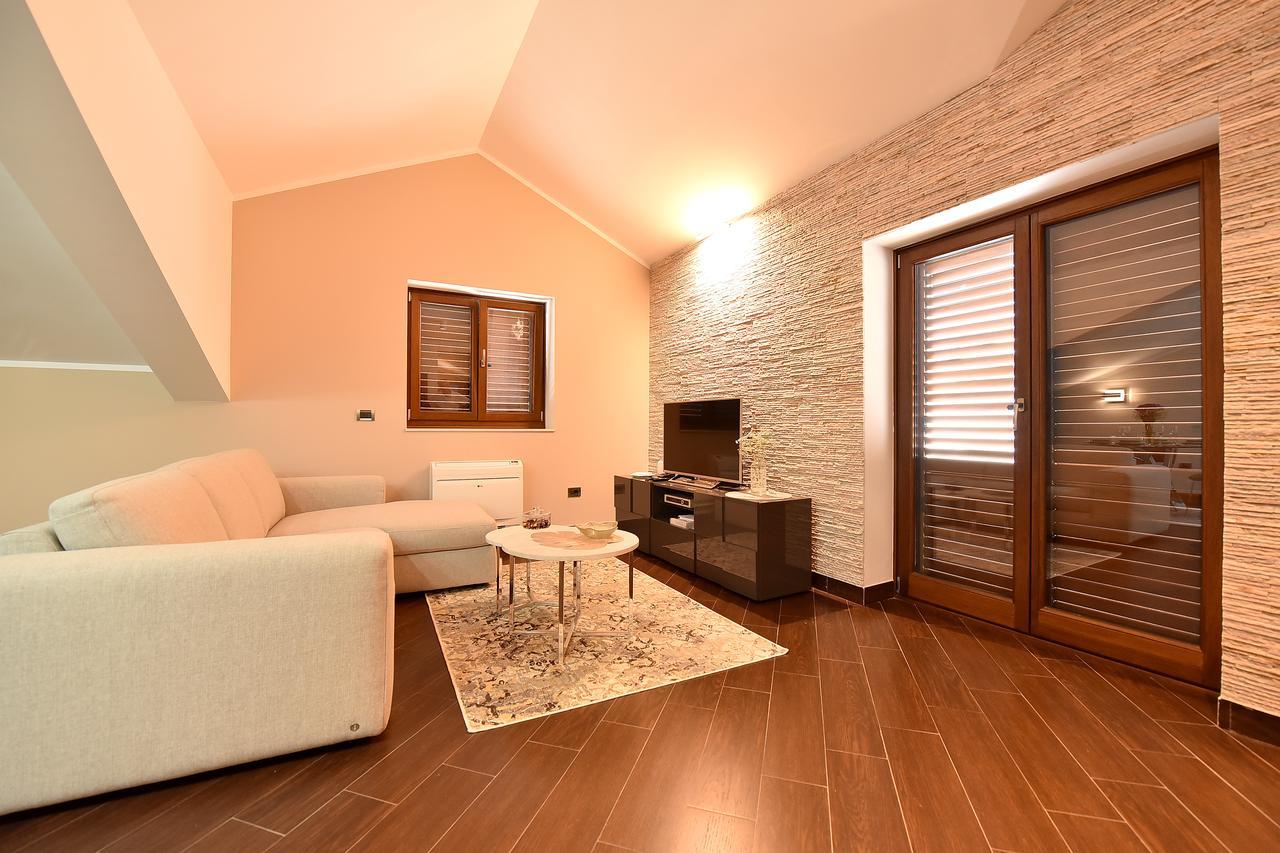 Maniva Penthouse By The Sea Apartment โกตอร์ ภายนอก รูปภาพ