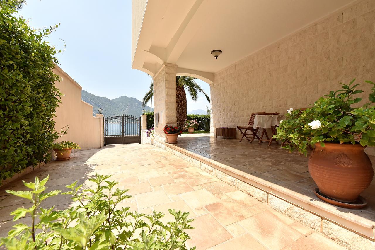 Maniva Penthouse By The Sea Apartment โกตอร์ ภายนอก รูปภาพ